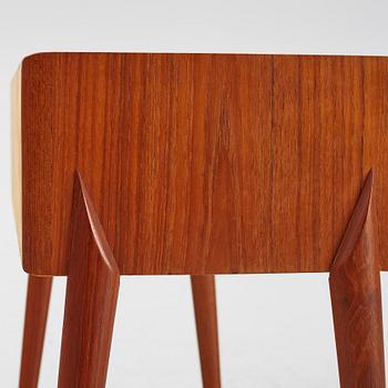 Rimbert Sandholdt, teak bedside table
AB Glas &Trä Hovmantorp, 1959.