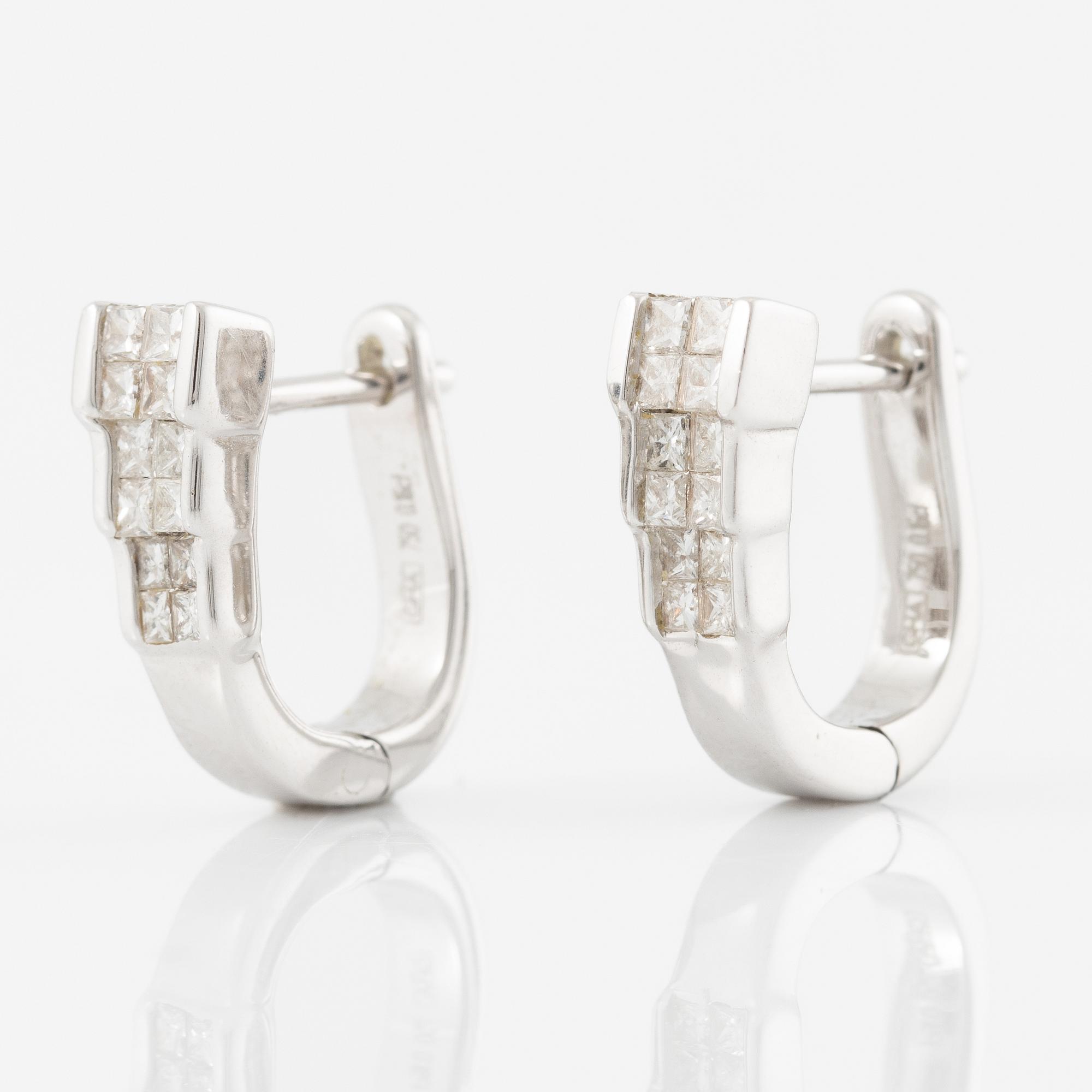 Ring and a pair of earrings, 18K white gold with princess-cut and brilliant-cut diamonds.