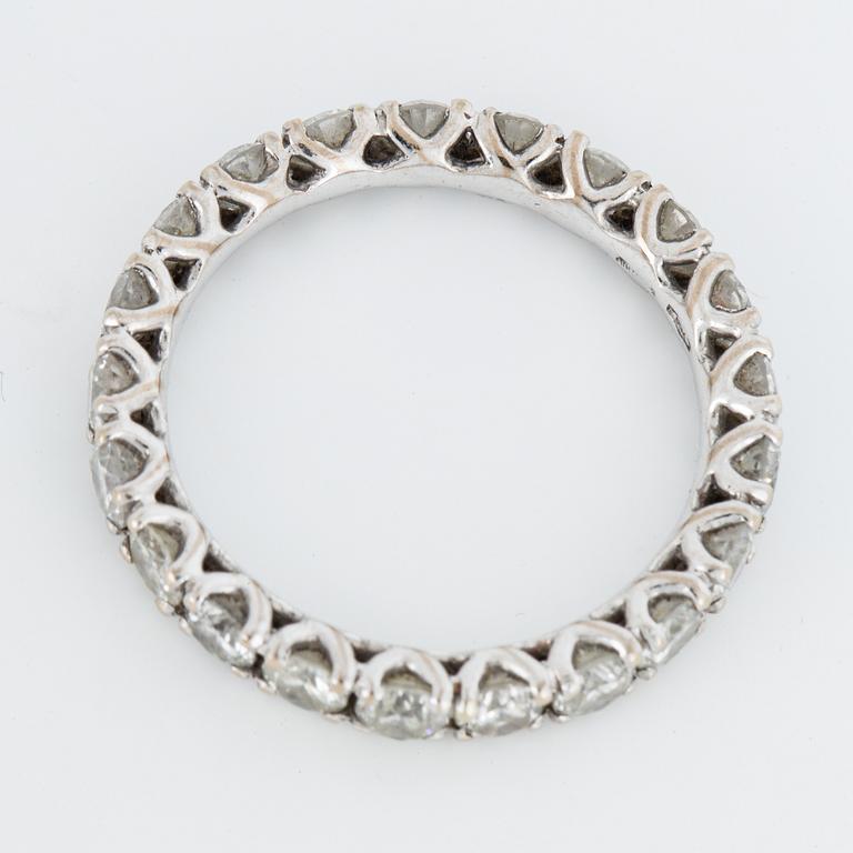 RING, 18K vitguld och diamanter tot ca 2.02 ct.