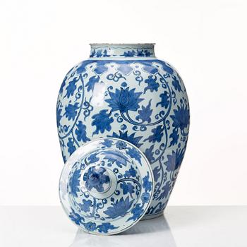 A Delft faiance jar, 18th Century.