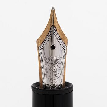 Montblanc, a Meisterstück fountain pen.