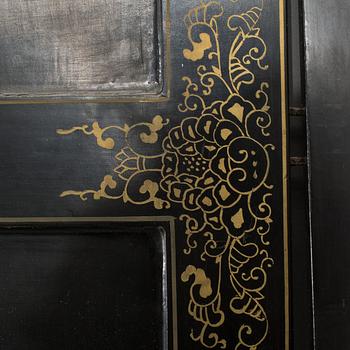 A MIDDLE OF 20TH CENTURY FOLDING SCREEN.