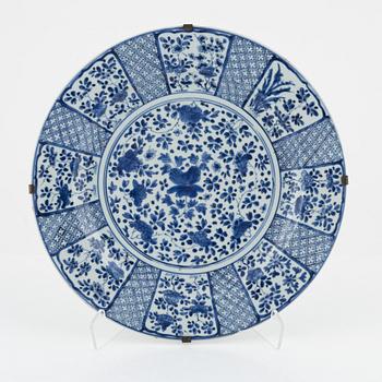 A blur and white porcelain dish, China, Kangxi (1662-1722).