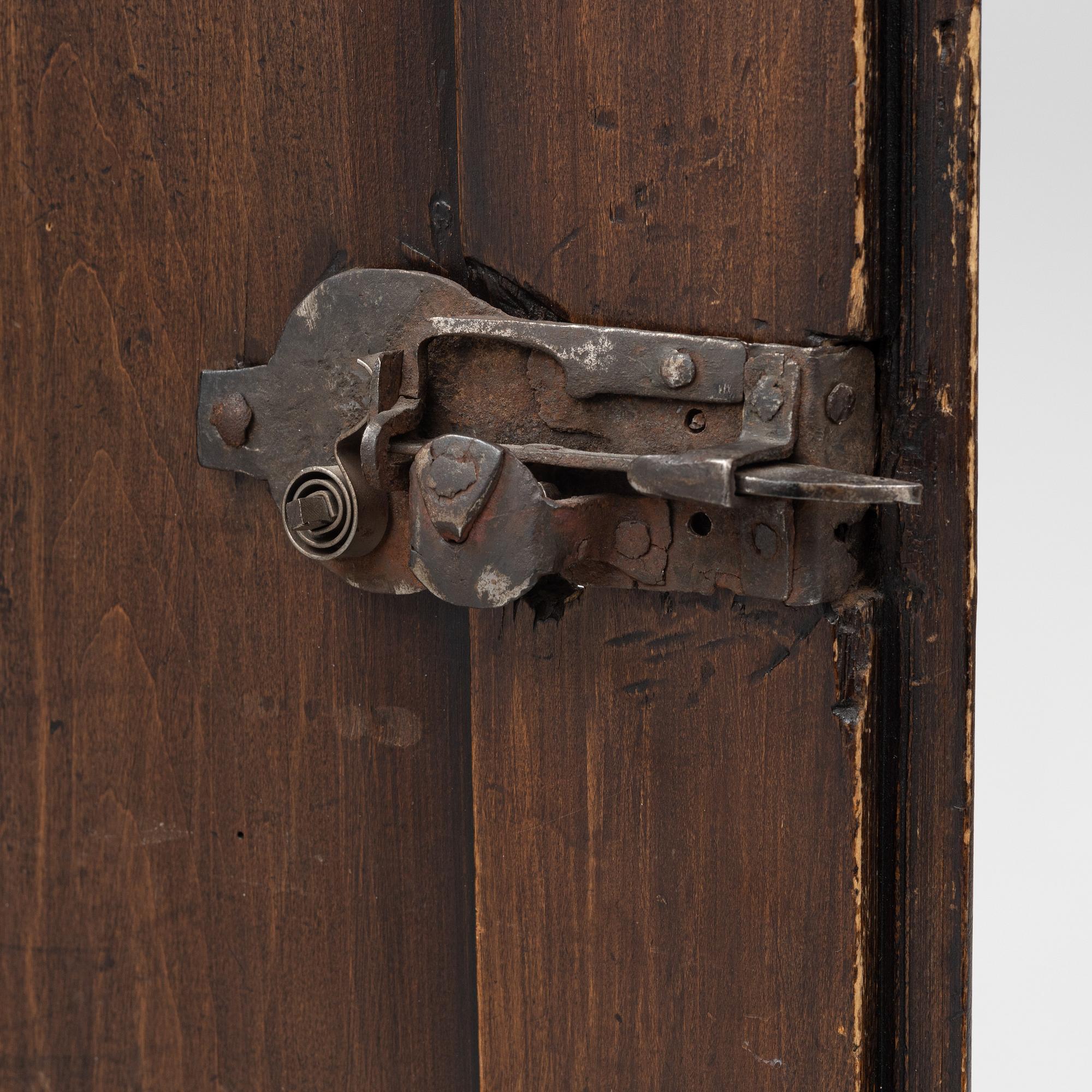 A Boroque corner cabinet, first half of the 18th Century.