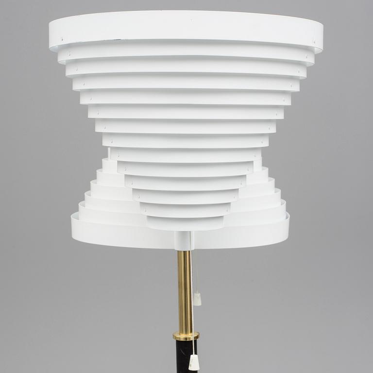 GOLVLAMPA, "modell A810", Alvar Aalto, Artek, Finland, 1900-talets andra hälft.