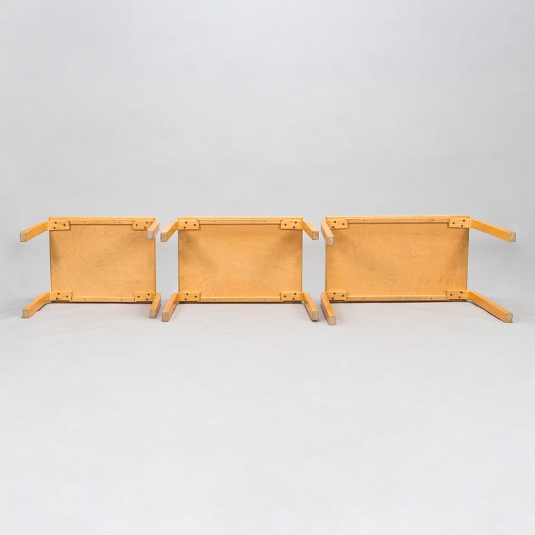 Alvar Aalto, sarjapöytä, 3 osaa, Artek 1900-luvun loppupuoli.