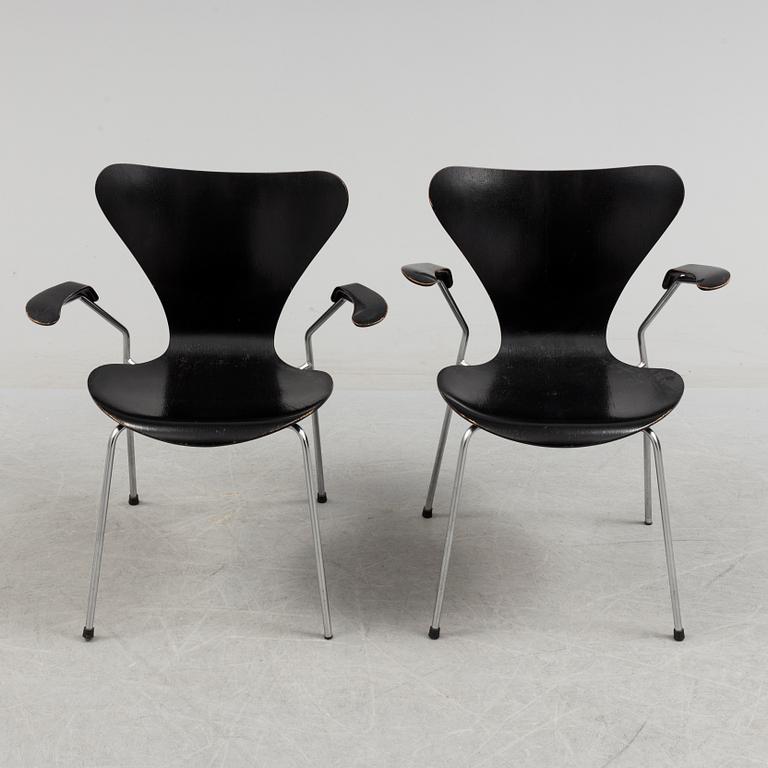 ARNE JACOBSEN, a pair of 'Seven' armchairs from Fritz Hansen, Denmark, 1967.