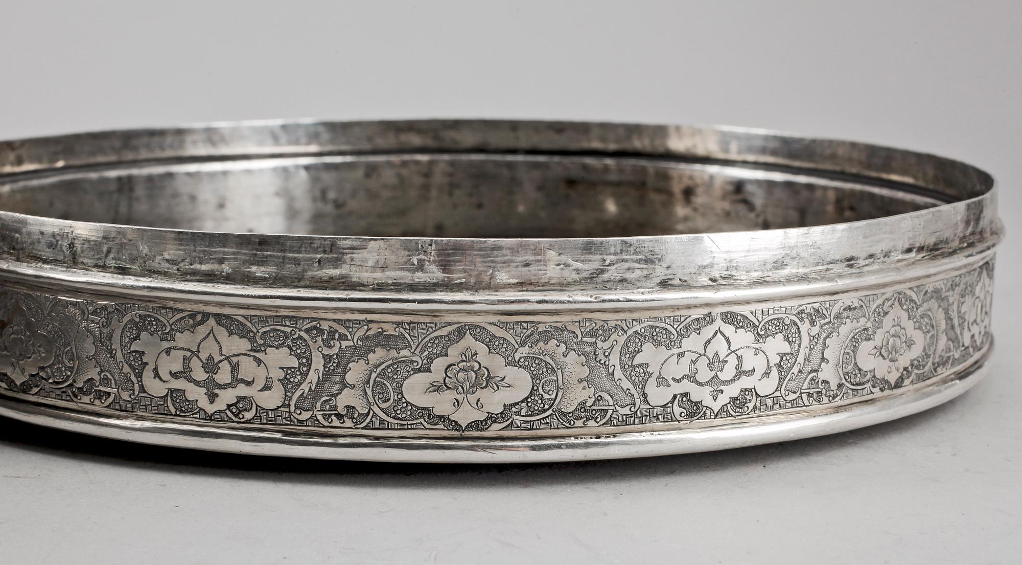 KAKBURK, silver, Persisk, Isfahan, Rezā Shāh perioden, omkr 1900-talets mitt. Totalvikt ca 1080 gram.