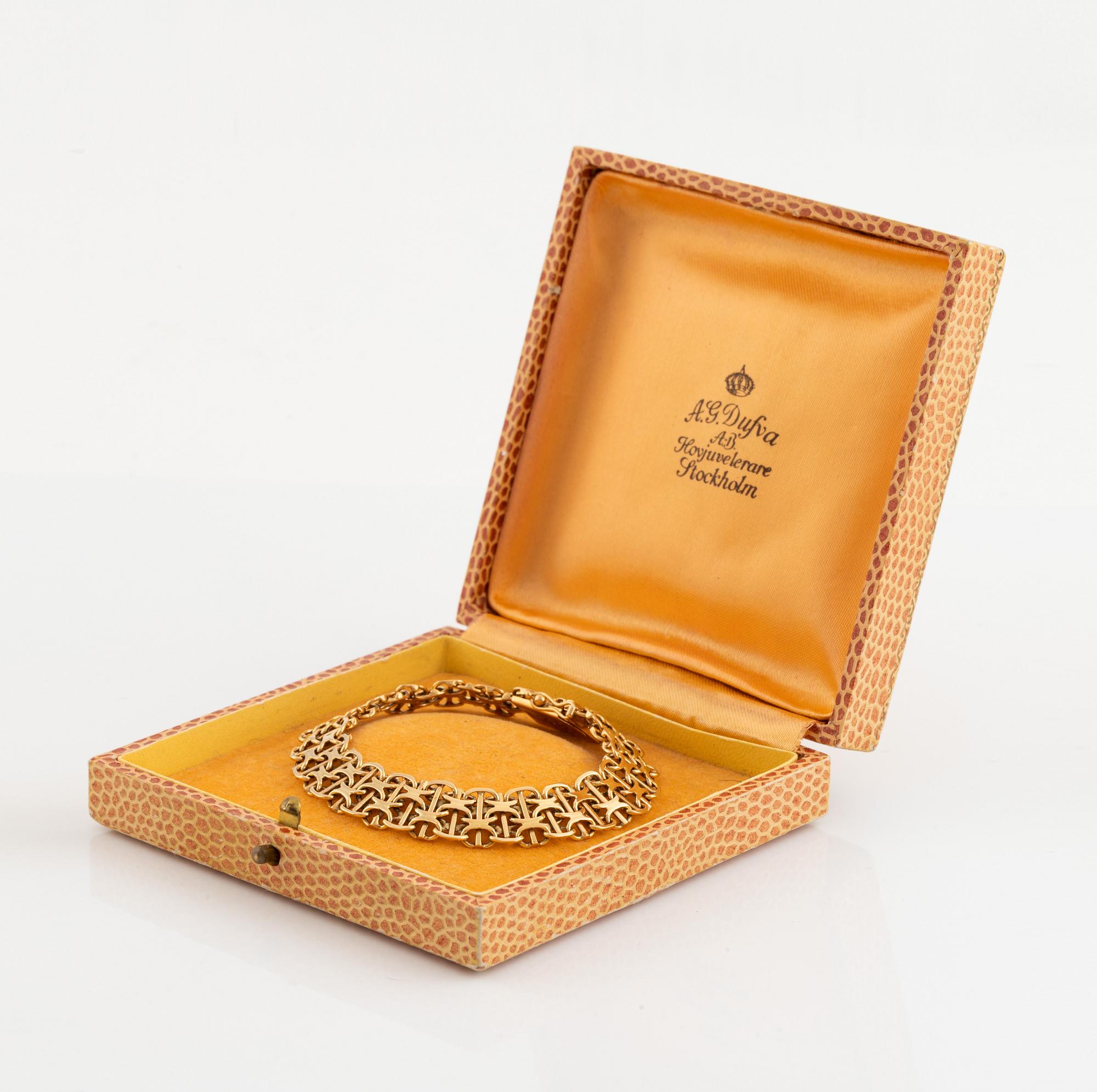 18K gold bracelet.