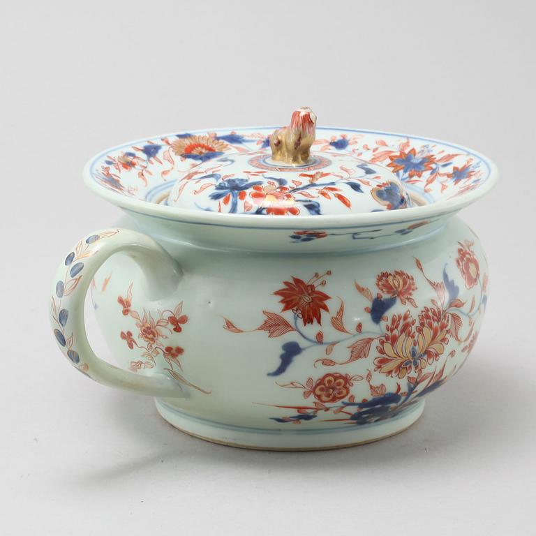 Three chinese porcelian 18th century serving dishes and one potty.