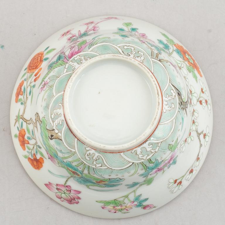 A porcelain cup with saucer, China, late Qing dynasty, around 1900.