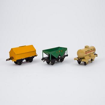 Twelve O-gauge Hornby train wagons England 1930s.