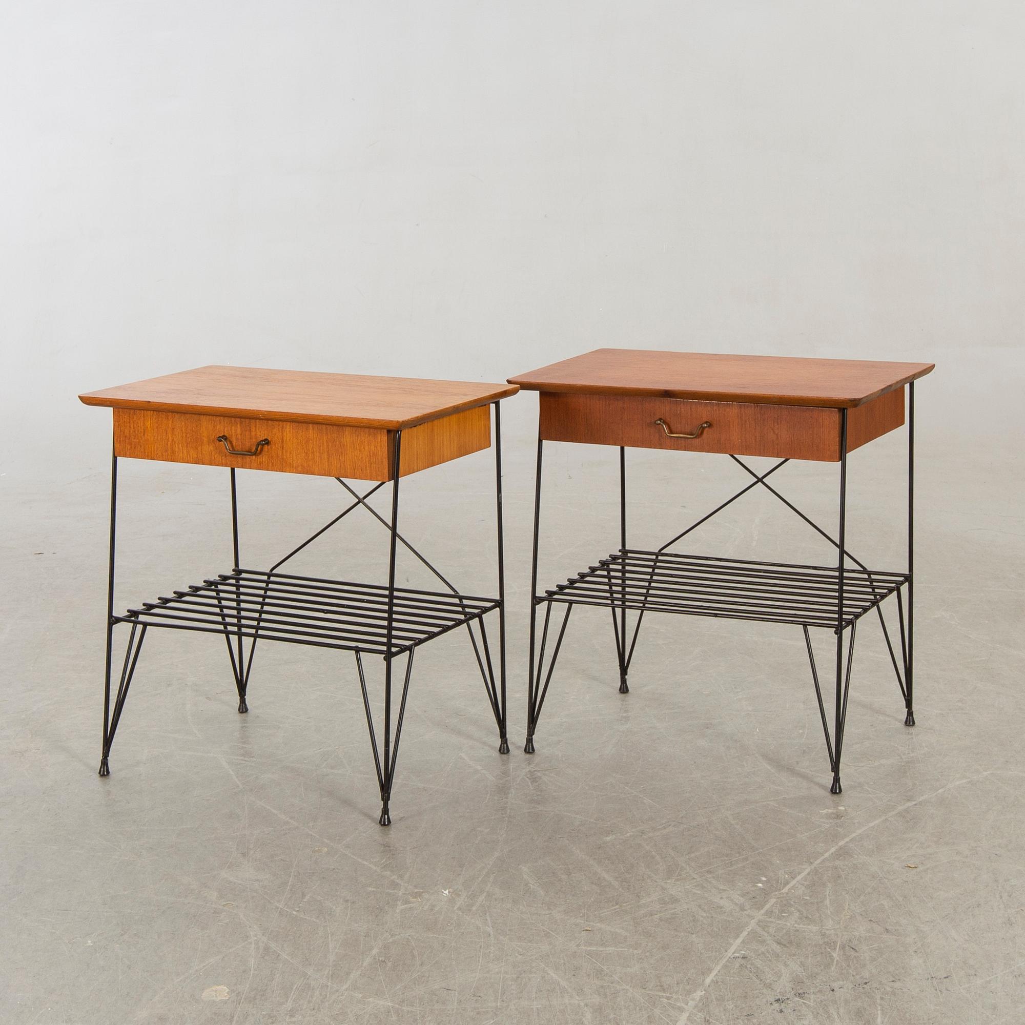 Sängbord, ett par, stringmodell, 1950/60-tal.