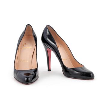 618. CHRISTIAN LOUBOUTIN, a pair of black patent leather pumps, "Black Jazz". Size 37.