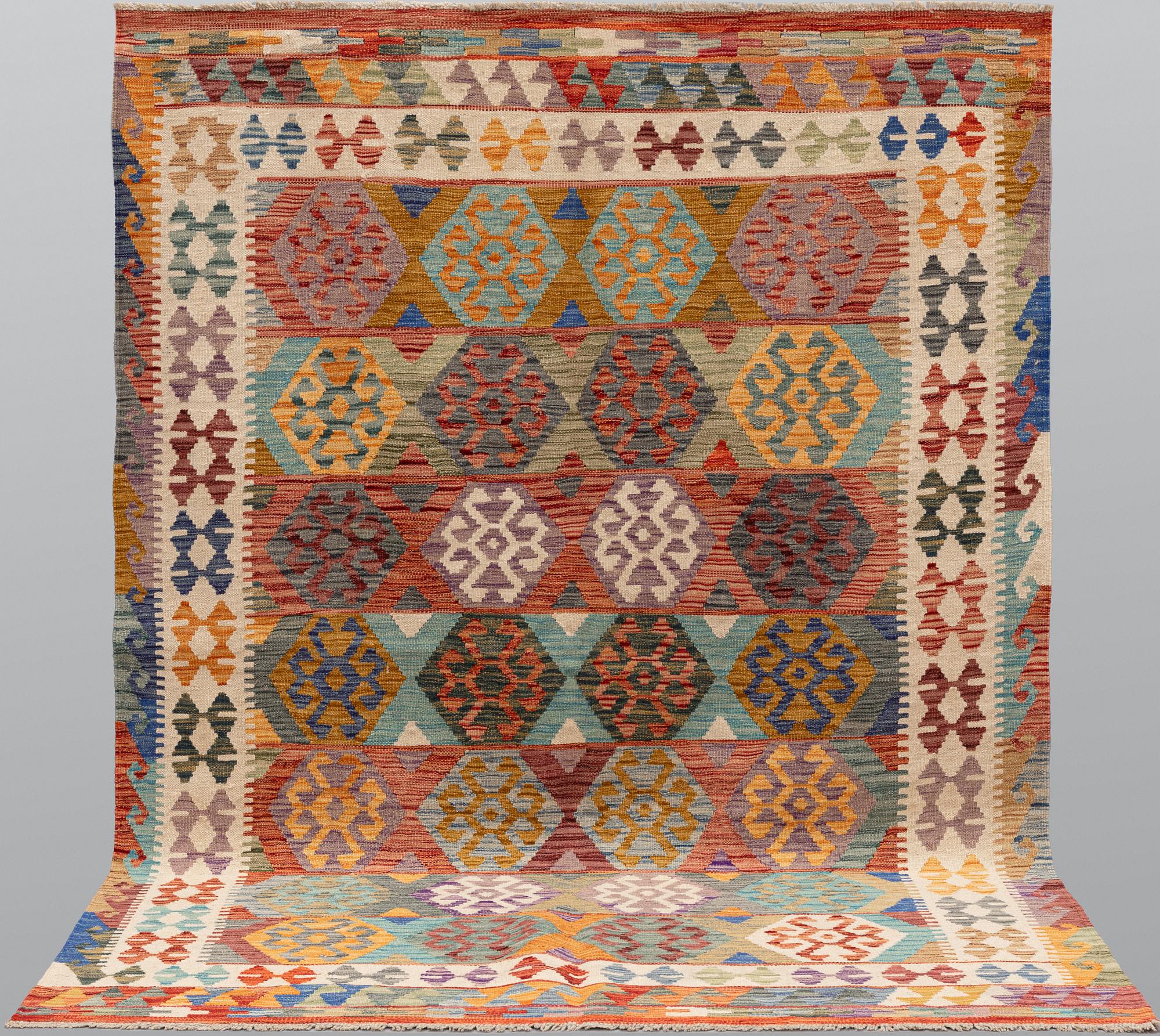 Matta, Kelim, klassisk design, 245 x 179 cm.