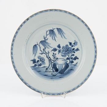 A blur and white porcelain dish, China, Qianlong (1736-95).