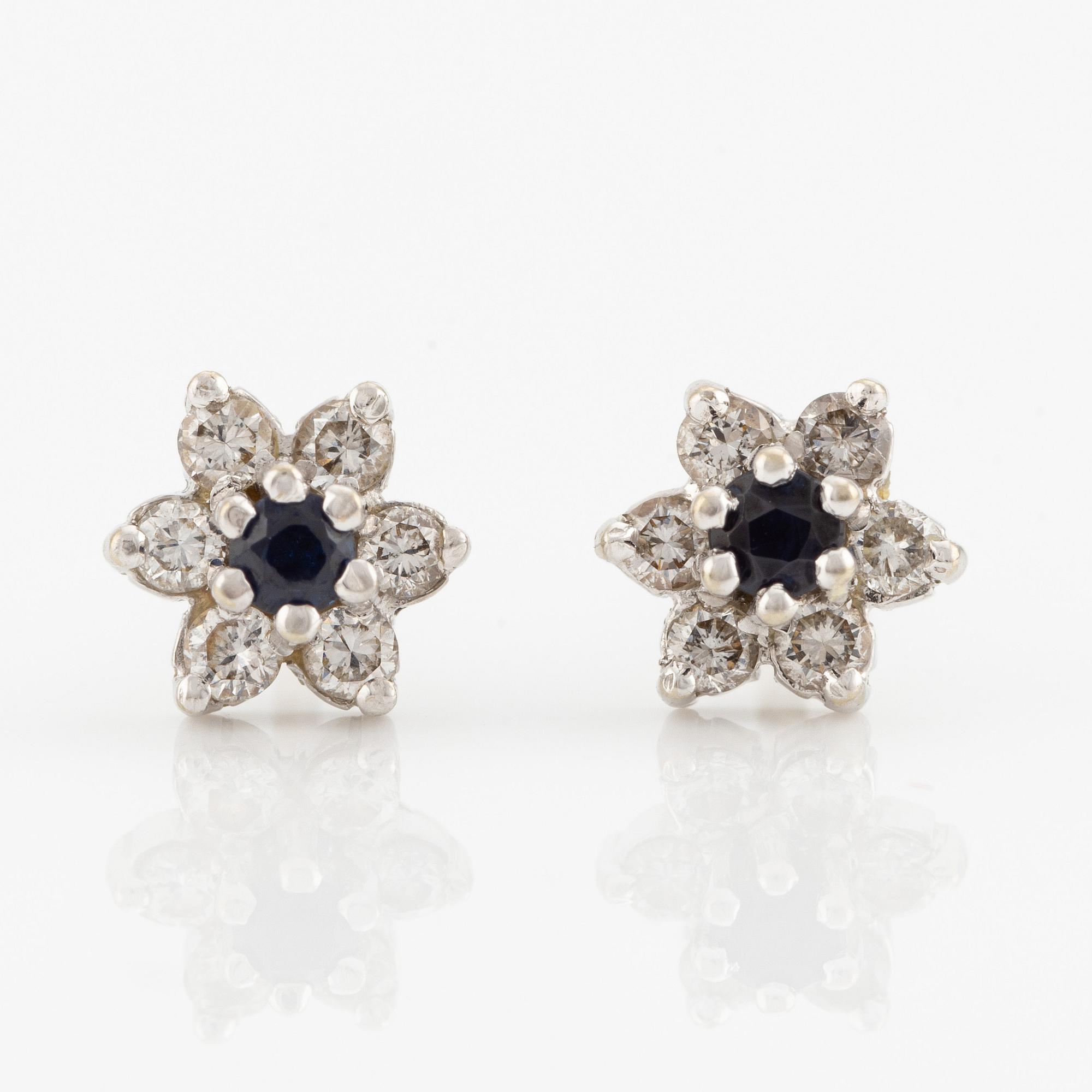 Örhängen, ett par. 18K vitguld med små diamanter och safirer.