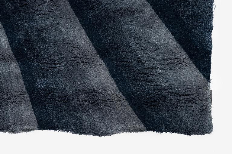 Diana Orving, matta "Disapperance I", handtuftad, ca 404 x 250 cm, Ferreira de Sá, Portugal.