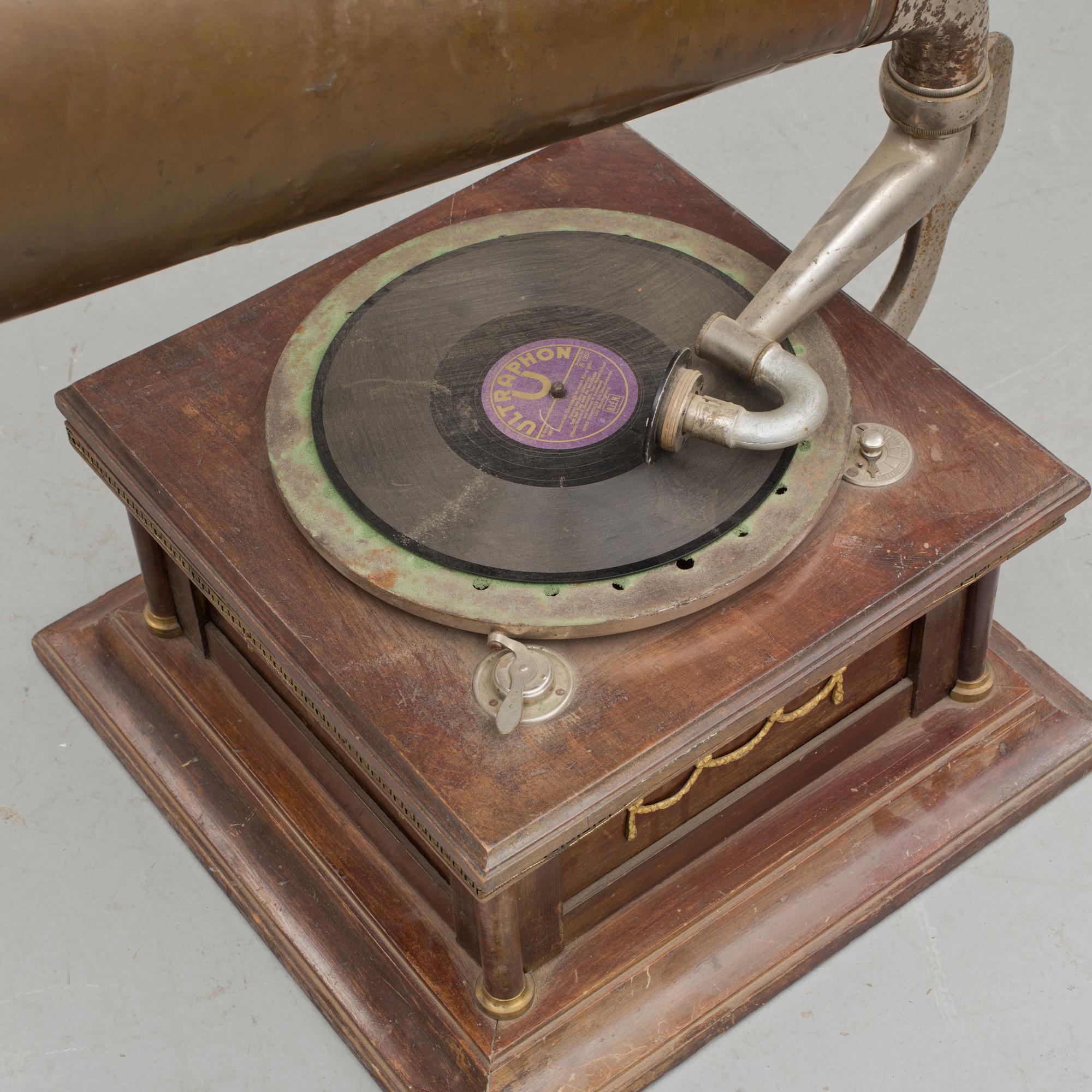 TRATTGRAMMOFON, 1900-talets början.