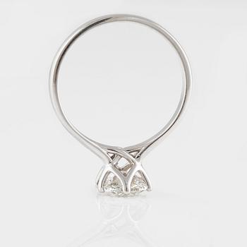 RING, 18K vitguld med äldre briljantslipad diamant ca 1.30 ct. Vikt 3,1 gram.