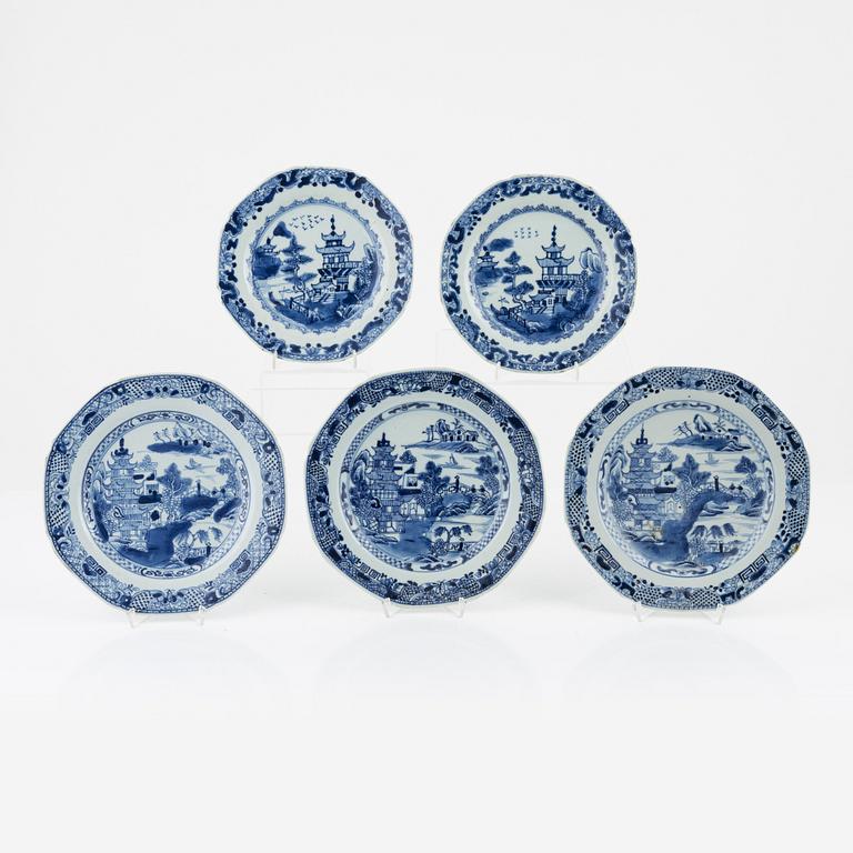 A group of five blue and white Chinese porcelain dishes, Qing Dynasty, Qianlong (1736-95).