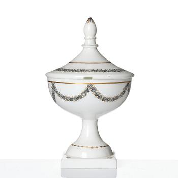 A Swedish glass suger bowl with cover, Strömsbäcks glass works, circa 1800.