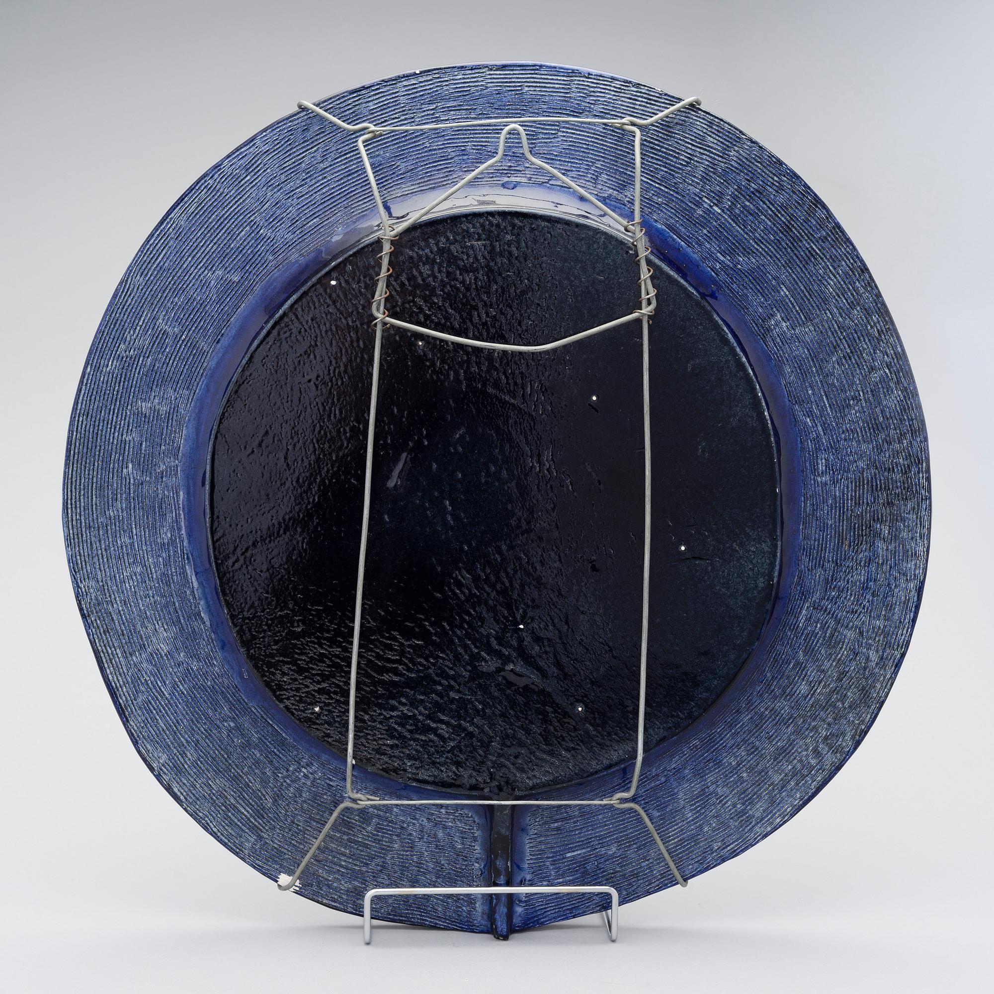 BIRGER KAIPIAINEN, A CERAMIC MIRROR SCONCE. Signed Kaipiainen.