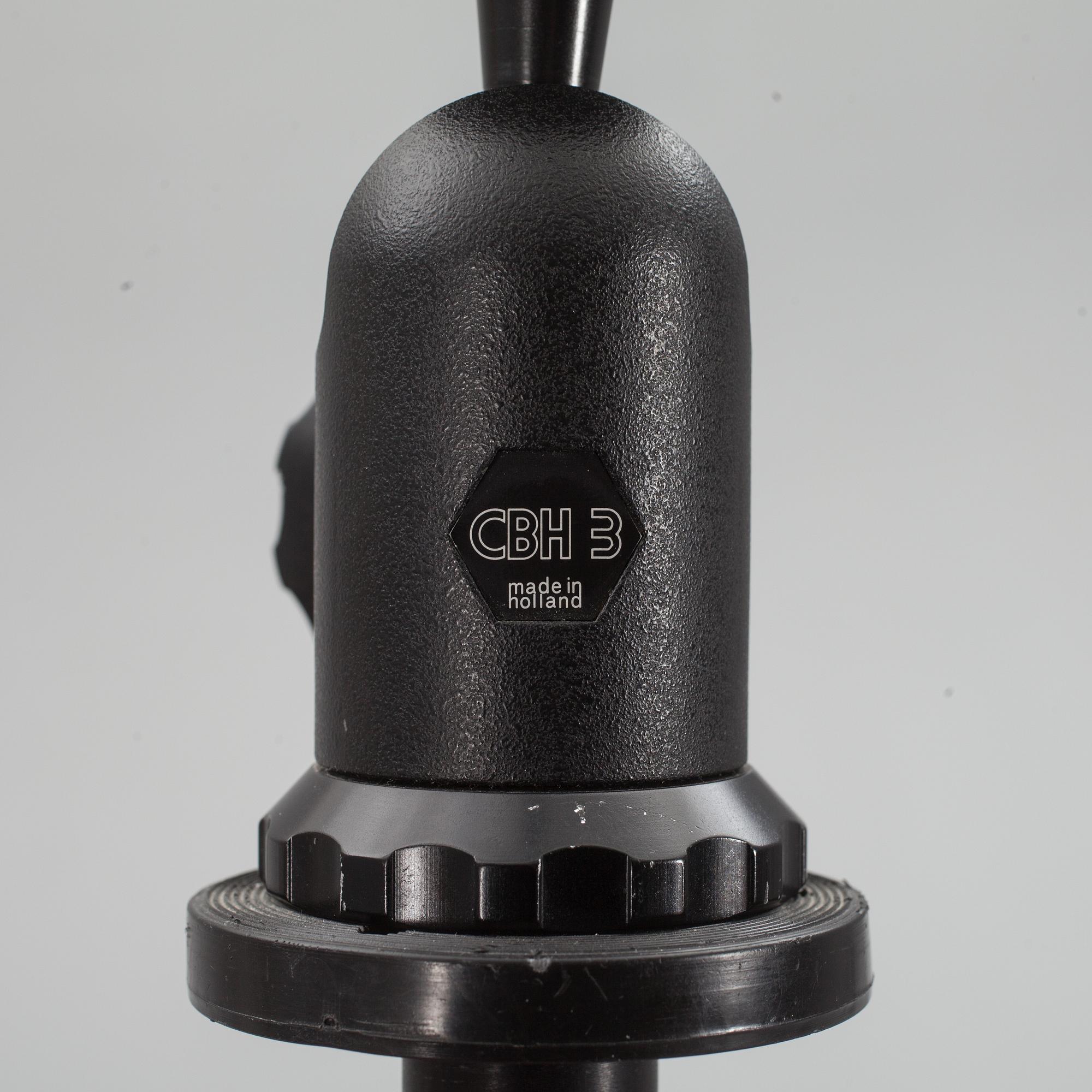 KAMERASTATIV, Gitzo, Frankrike med hållare, Cambo, "CBH-3", Holland. 1900-tal.