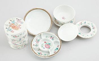 PORSLINSFÖREMÅL, 4 delar, Kina, 1800-/1900-tal.