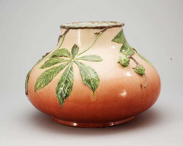 An Alf Wallander Art Noveau creamware urn, Rörstrand 1896.