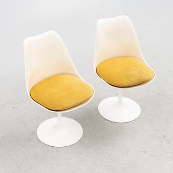 Eero Saarinen, a "Tulip" dining table with four chairs, 1970's.