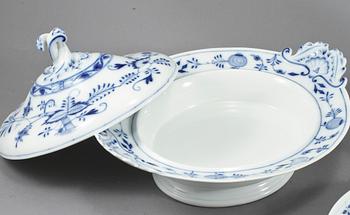 TALLRIKAR, 6 st samt TERRIN, porslin, Meissen-liknande märke, 1900-tal.