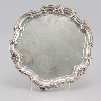 A silver platter by Elkington & Co, Birmingham, 1915.