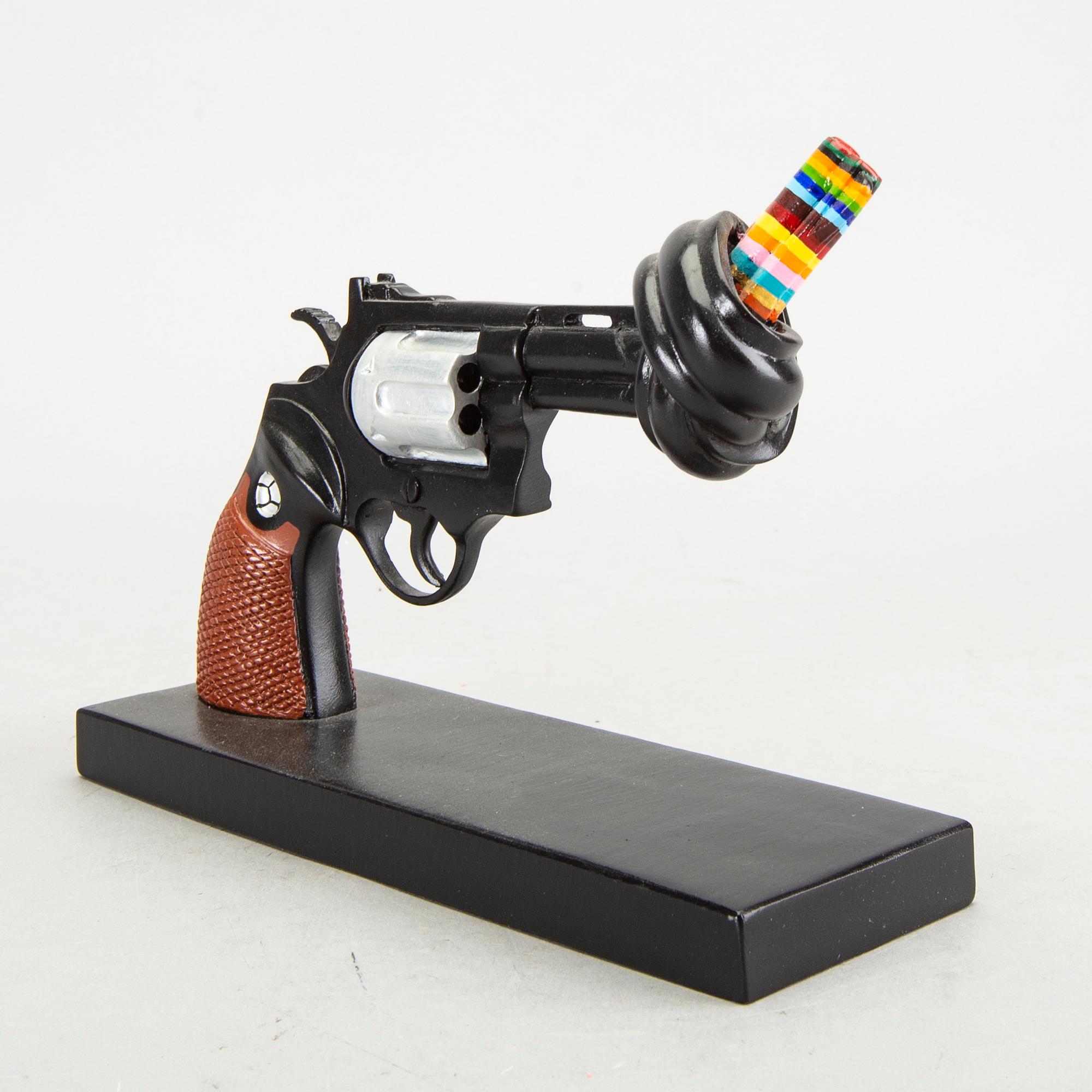 Carl Fredrik Reuterswärd, Non-Violence Project Foundation skulptur 2012.