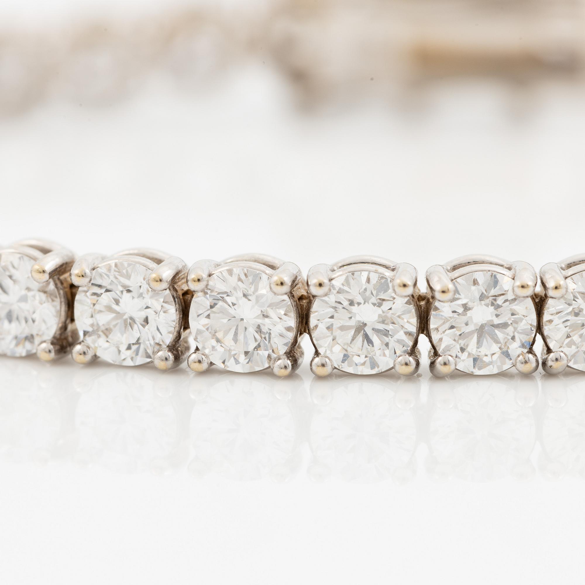 A tennis bracelet in 18K white gold set with round brilliant-cut diamonds total ca 11.50 ct, accompanied by GIA dossier.