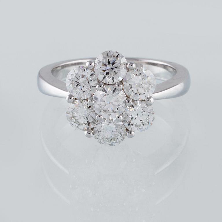 RING, 18K vitguld med 7 briljantslipade diamanter 2.17 ct. Vikt 5,5 gram.
