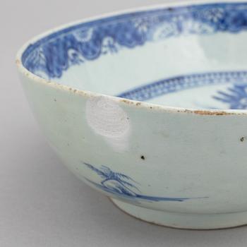 A Chinese blue and white dish with cover, tureen with cover, a strainer and a dish, Qing dynasty, Qianlong and Jiaqing.