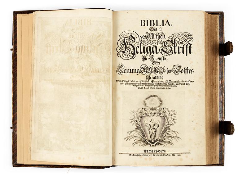 Karl XII:s bibel. "Biblia, thet är all then heliga skrift på swensko, efter Konung Carl then tolftes befalning, .".