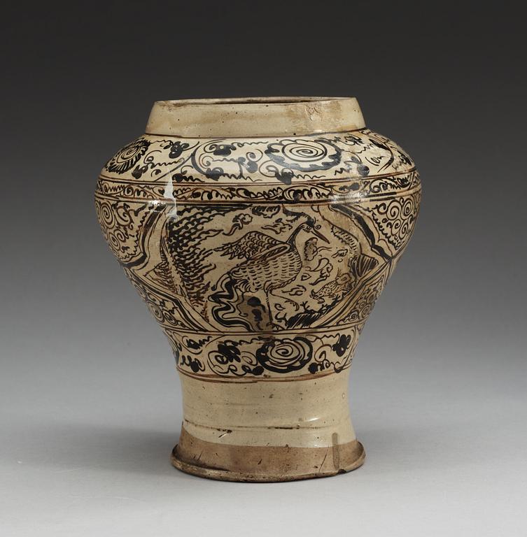 A Cizhou glazed vase, Ming dynasty.