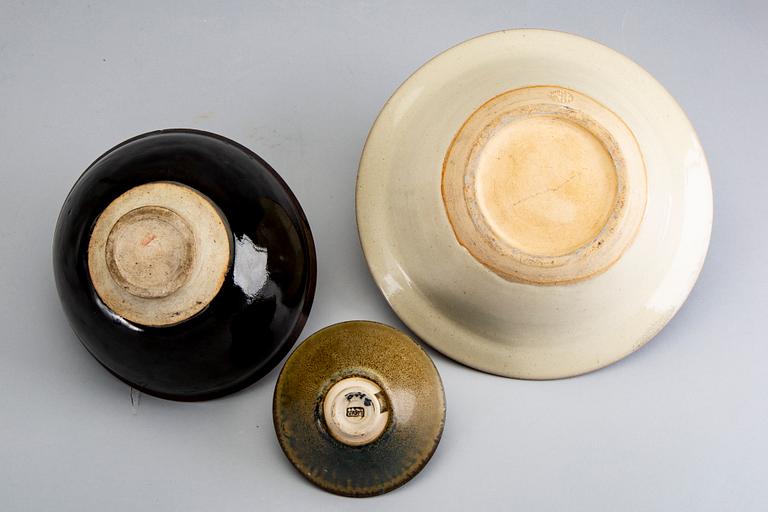 A Chinese vase and three bowls, 20th Century.