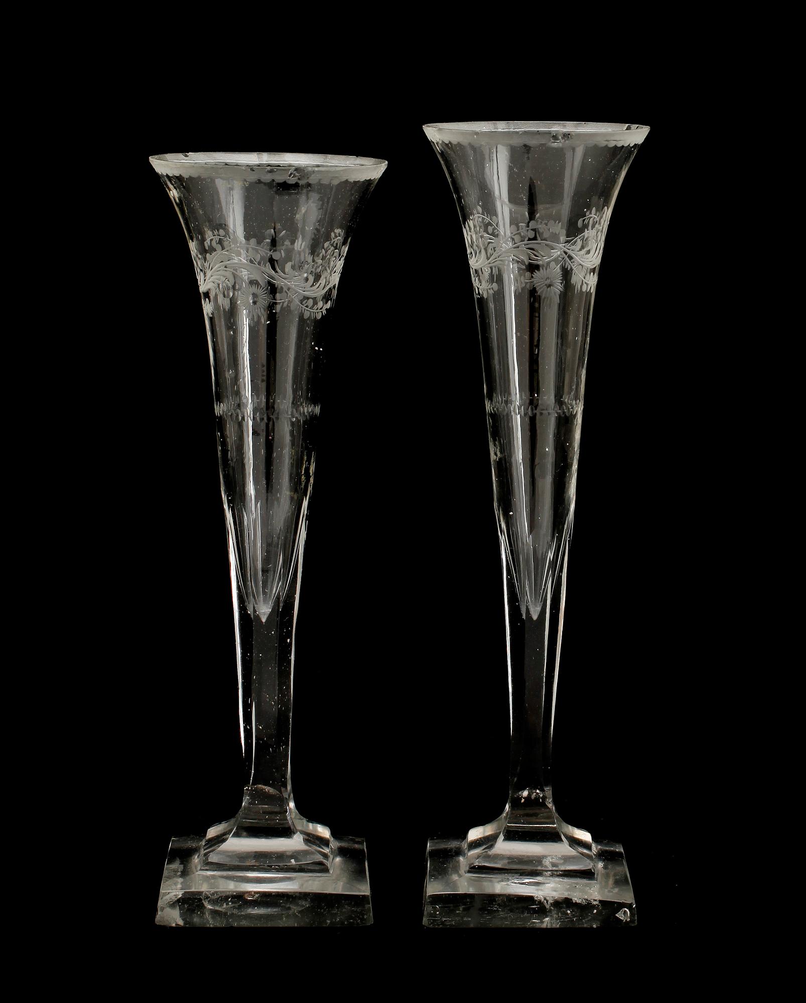 CHAMPAGNEFLÖJTAR, 2 st, snarlika, glas, 1800-tal.