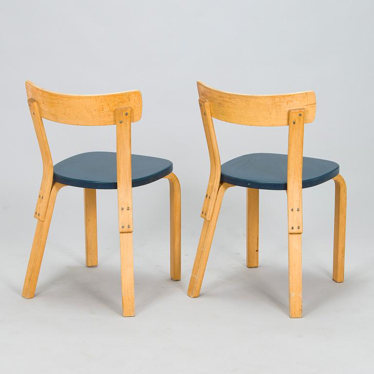 Alvar Aalto, bord, modell 90A och stolar, 3 st, modell 69, Artek 1960-tal.