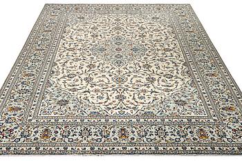 A Kashan carpet, c. 400 x 290 cm.