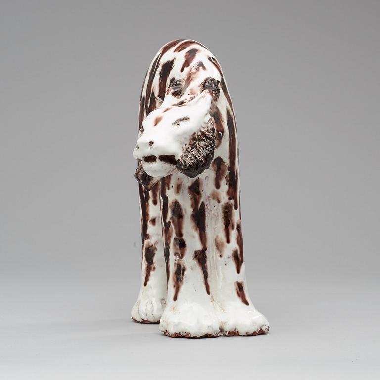 A Taisto Kaasinen glazed ceramic sculpture of a lynx, Upsala-Ekeby.