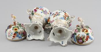 POTPURRIURNOR, 2 st, snarlika, porslin, Dresden, 1900-tal.