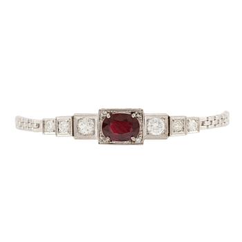 612A. A bracelet 18K white gold with ruby and brilliant-cut diamonds. Malmö 1948.