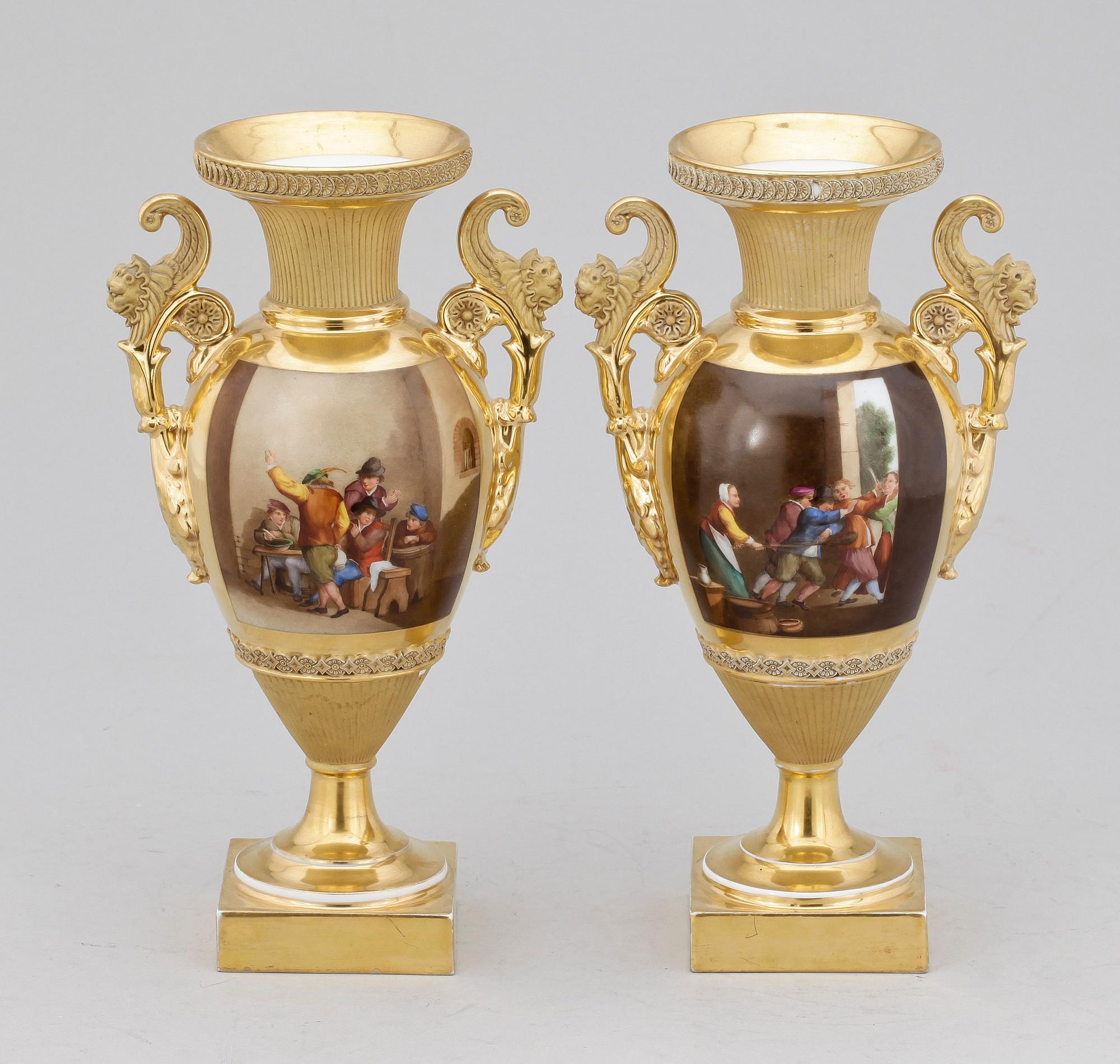 URNOR, ett par, porslin, senempire, 1800-talets slut.