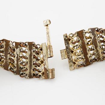 Necklace, along with two pairs of earrings, filigree work, brass-coloured metal.