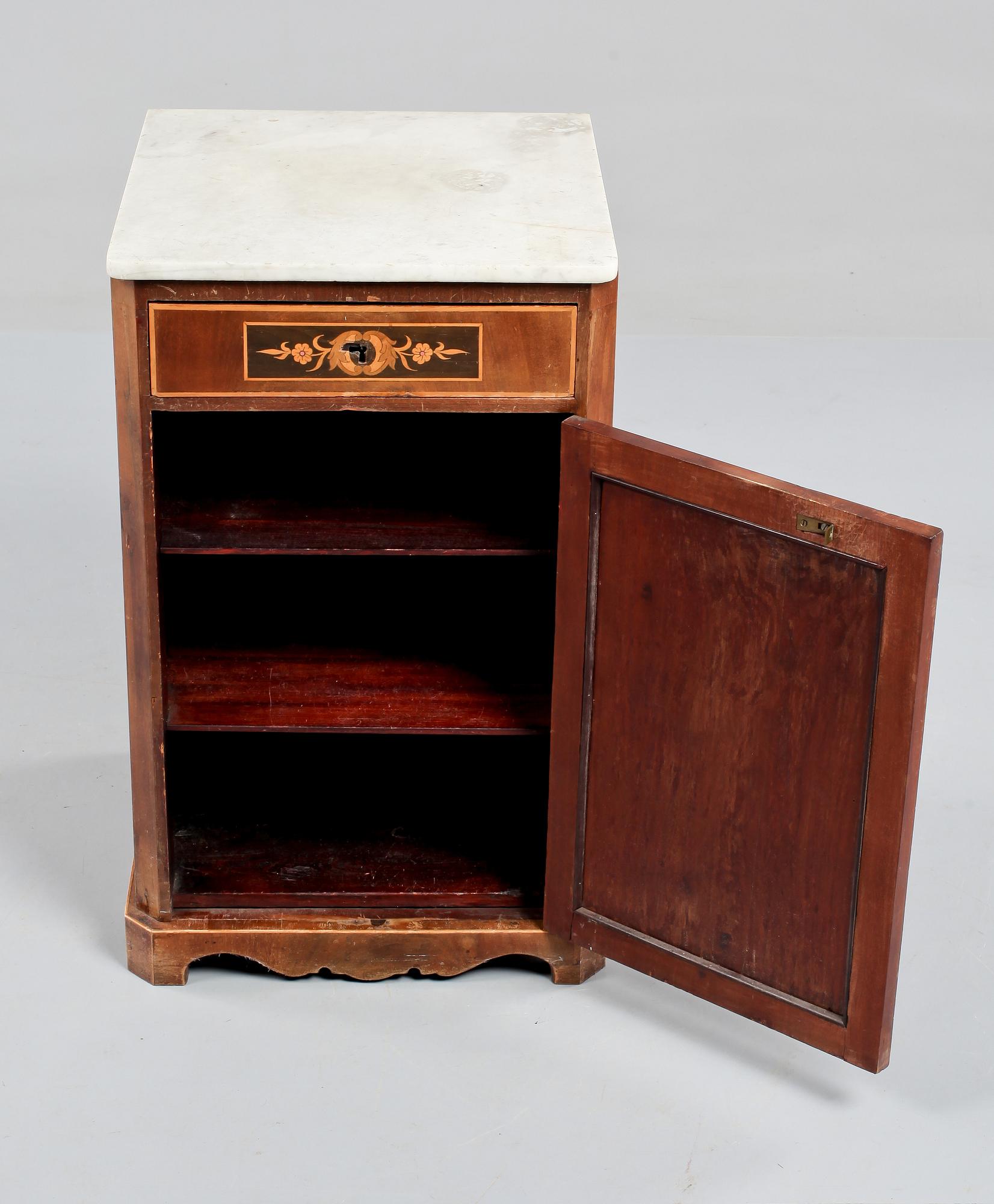 POTTSKÅP, sent 1800-tal.