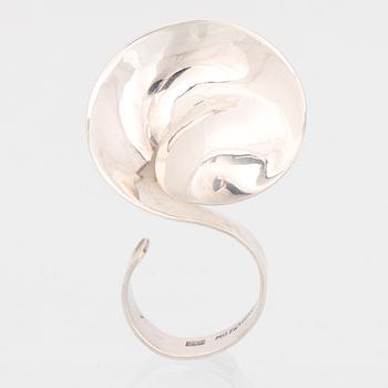 PAULA HÄIVÄOJA, SORMUKSIA, 2 kpl, hopeaa. Helsinki 1969.